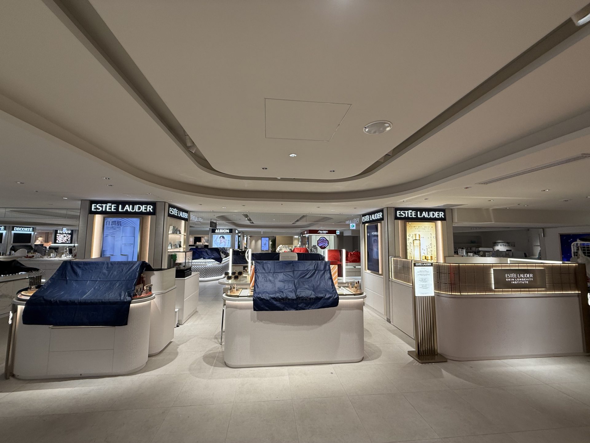 Estée Lauder counter interior — Ikebukuro
